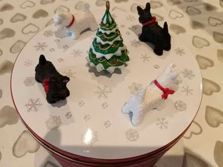 Photo of free Musical Christmas biscuit/sweet tin (Fulwood PR2) #2
