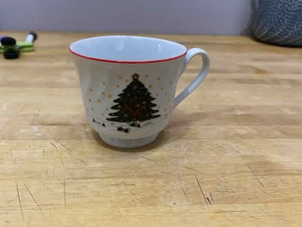Photo of free Christmas teacups ( 4 ) (Yonge and Sheppard) #3