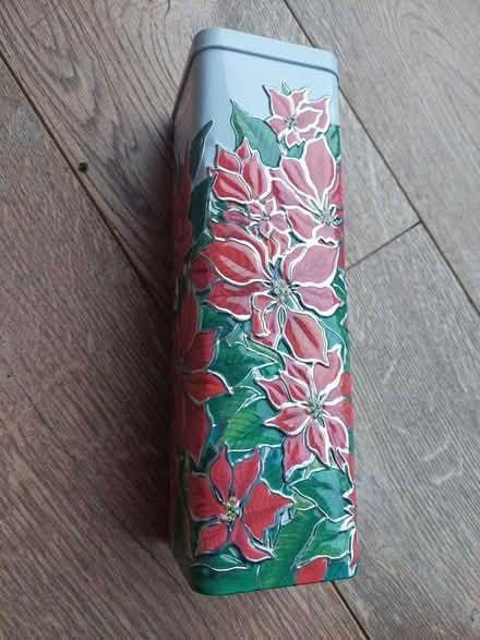 Photo of free Poinsettia tin (Beaconsfield HP9) #1