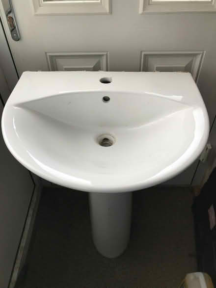 Photo of free Wash Basin & Pedestal (Bathroom) (Franche DY11) #1
