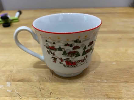 Photo of free Christmas teacups ( 4 ) (Yonge and Sheppard) #1