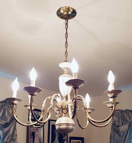 Photo of free 8-Light Chandelier (1 min from Rahway High School) #1