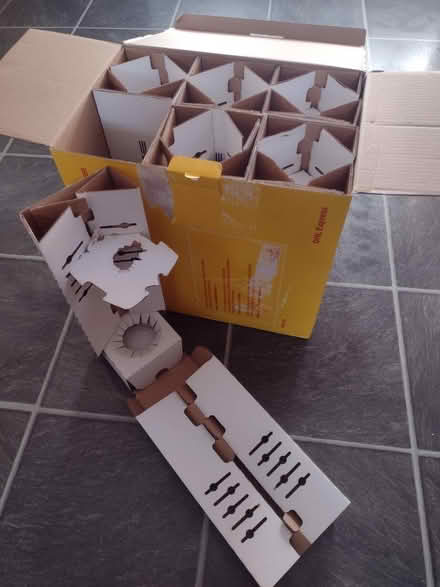 Photo of free DHL 6 bottle delivery box (Phippsville) #2
