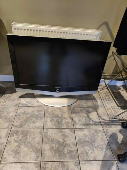Photo of free Old 40" TV (Old Dean GU15) #1