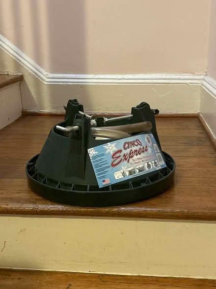 Photo of free Christmas tree stand (20009 Adams Morgan) #1