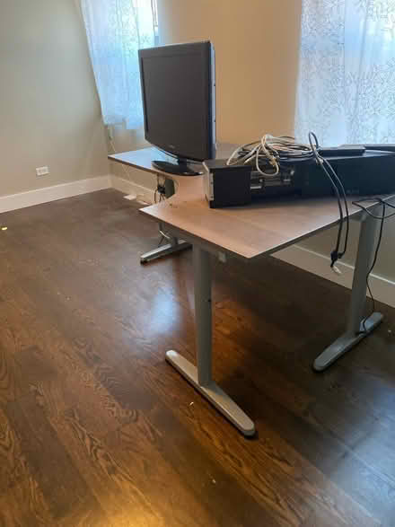 Photo of free L shaped desk (Cobble hill) #1