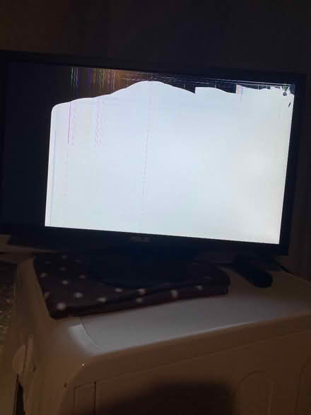 Photo of free BROKEN Asus gaming monitor (Ravenscourt Park W6) #2