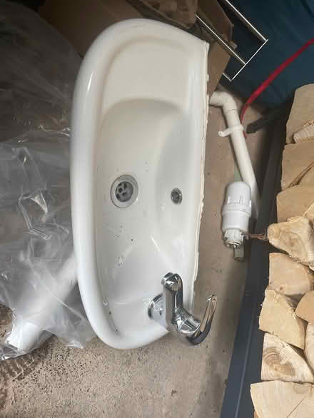 Photo of free Small wash basin with tap (Kings Heath B14) #1