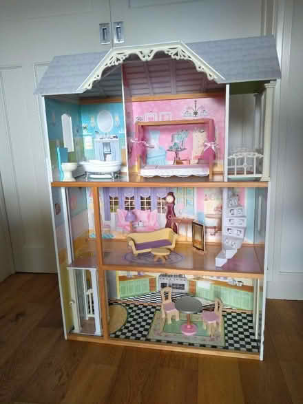 Photo of free Kidcraft Kaylee Dollhouse for Barbie and other fashion dolls (Great Moor SK2) #1