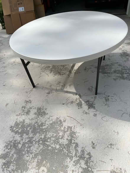Photo of free collapse-able round table (Wellington) #1