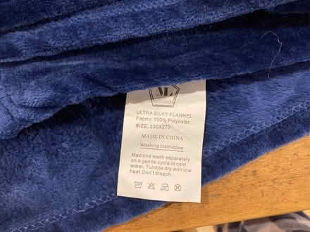 Photo of free Very Soft Super King Size Large Navy Blue Blanket Throw (CT21) #1
