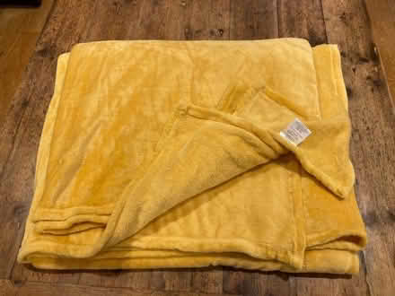 Photo of free Very Soft Rich Yellow Blanket Throw King Double Size (CT21) #1