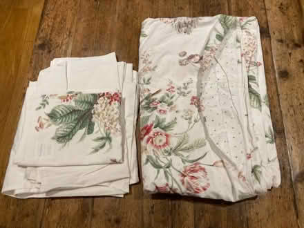 Photo of free Cotton Super King Duvet Set + Pillowcases Flowers (CT21) #1