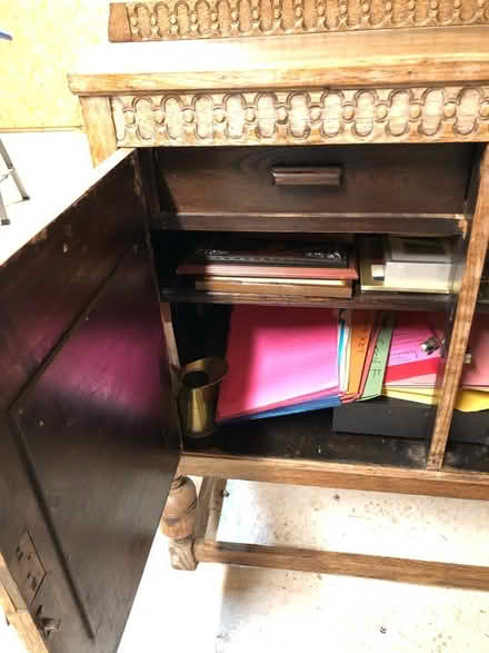Photo of free Oak cupboard/Sideboard (Nr Thatcham (Nr Thatcham (Bucklebury)) #3