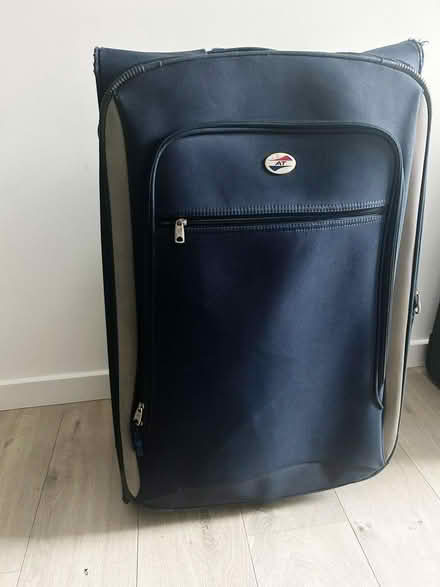 Photo of large suitcase (BR1) #1
