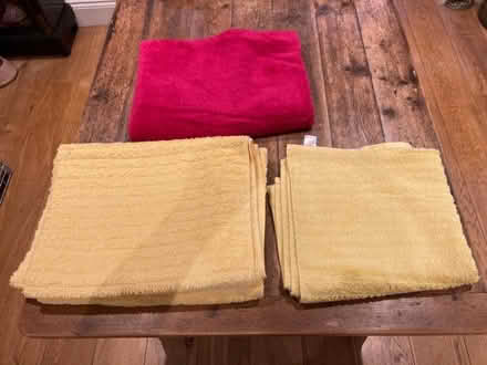 Photo of free 2 Sainsburys Cotton Bath Sheets + 1 Bath Towel + 1 Pink Towel (CT21) #2