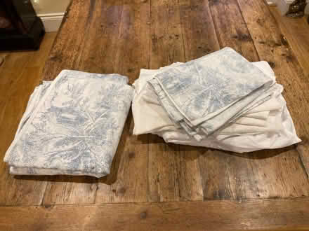 Photo of free Cotton Super King Duvet Set + Pillowcases White Blue (CT21) #1