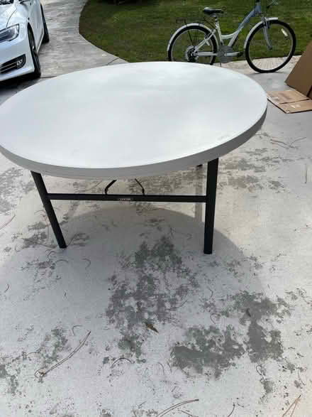 Photo of free collapse-able round table (Wellington) #2