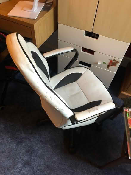Photo of free Desk chair (Lightpill GL5) #3