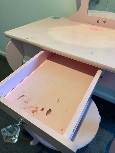 Photo of free Kids pink vanity / dressing table (EN7 cheshunt) #3