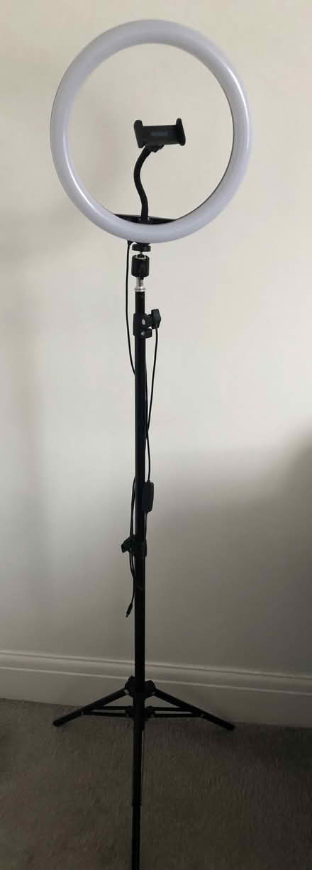 Photo of free Light Ring On Tall Tripod (Whiston S60) #1