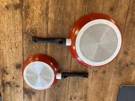 Photo of free 2 Ceramic Coated Frying Pans (CT21) #2