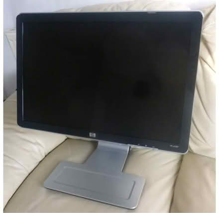 Photo of free HP W2207H flat screen (EH6) #1