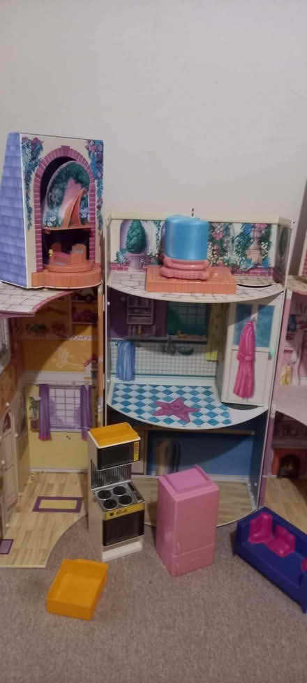 Photo of free Dolls/Barbie house (Pinehurst SN25) #1