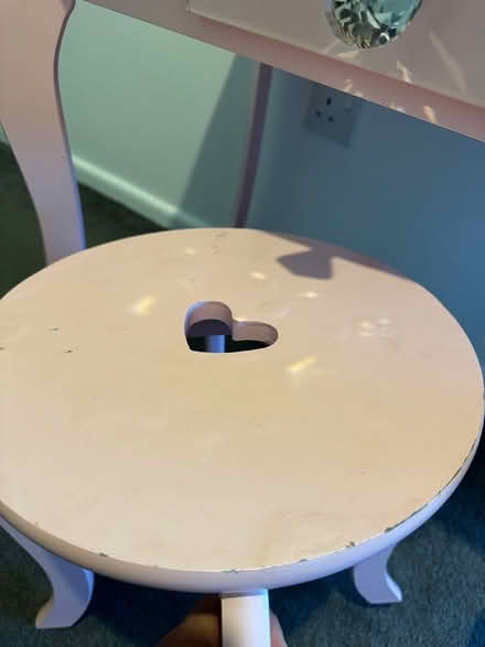 Photo of free Kids pink vanity / dressing table (EN7 cheshunt) #4
