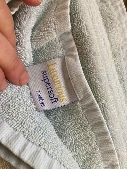 Photo of free 2 Cotton Bath Sheets + 2 Bath Towels Rosebys (CT21) #2