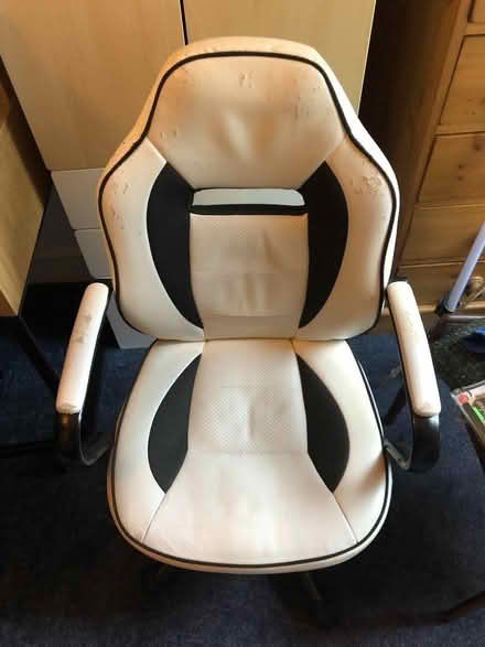 Photo of free Desk chair (Lightpill GL5) #2
