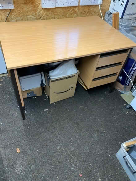 Photo of free Desk (Selsdon) #1