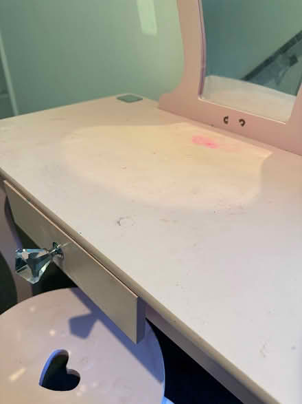 Photo of free Kids pink vanity / dressing table (EN7 cheshunt) #2