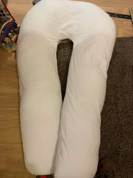 Photo of free Maternity pillow (SL6 Taplow) #1