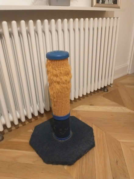 Photo of free Pre-loved cat scratching post (University Area RG6) #1