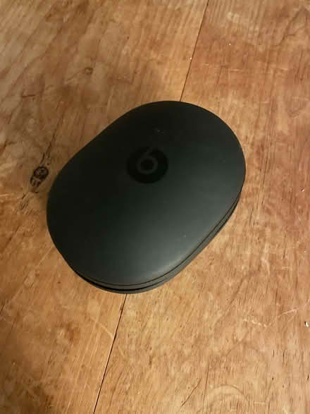 Photo of free Black Beats headphones case (CB4) #3