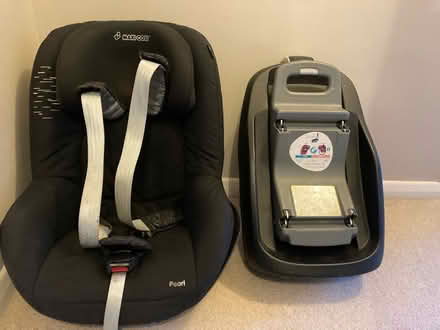 Photo of free Maxi-Cosi car seat and base (Whitton - TW2) #1
