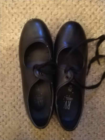 Photo of free Girls tap shoes size 2.5 (South Heighton BN9) #1