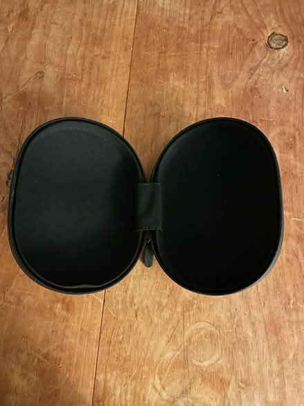 Photo of free Black Beats headphones case (CB4) #2