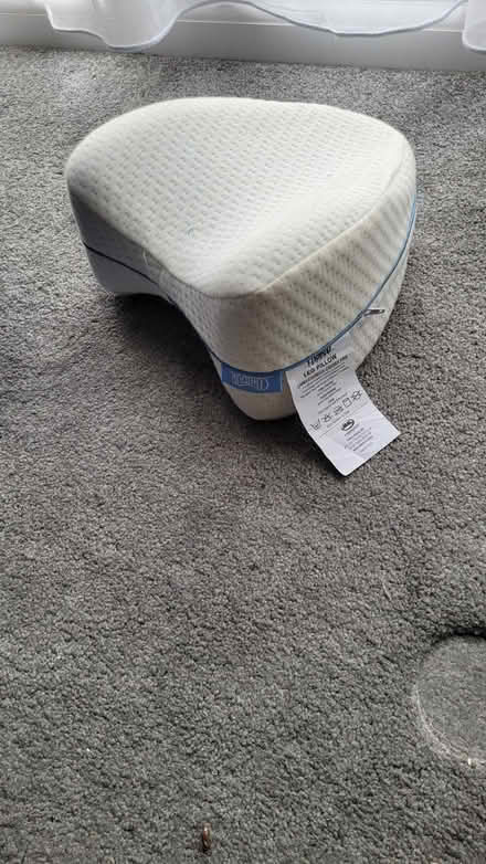 Photo of free Knee pillow (Hornchurch RM12) #1
