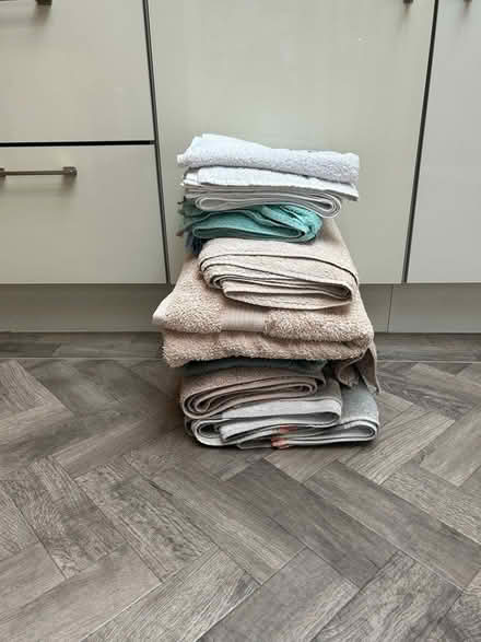 Photo of free Assorted Bedding, throws, cushions (Hartley DA3) #2