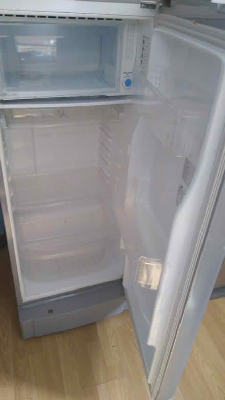 Photo of free Samsung Fridge/Feezer (LU2, Luton) #1