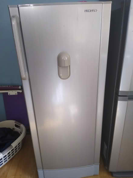 Photo of free Samsung Fridge/Feezer (LU2, Luton) #2
