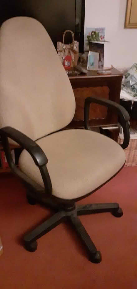 Photo of free Swivel office chair (GU3) #4