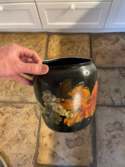 Photo of free Utensil holder (TW10) #1