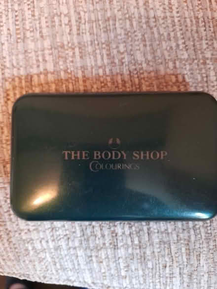 Photo of free Body Shop compact with mirror (Leyland PR25) #1
