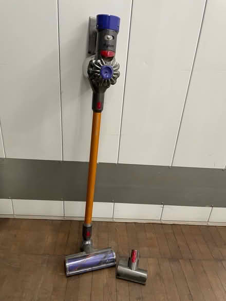 Photo of free Dyson stick vacuum (Pasadena, near Bungalow Heaven) #1