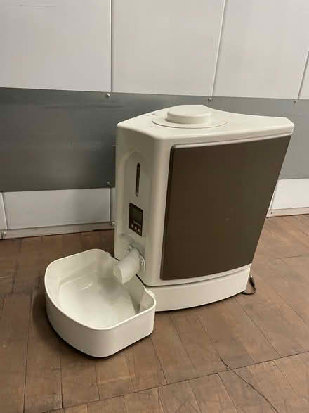 Photo of free Automatic Pet Feeder (Pasadena, near Bungalow Heaven) #2