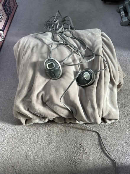 Photo of free electric blanket (Bellevue crossroads) #1