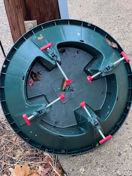 Photo of free Xmas tree holder (Uptown)